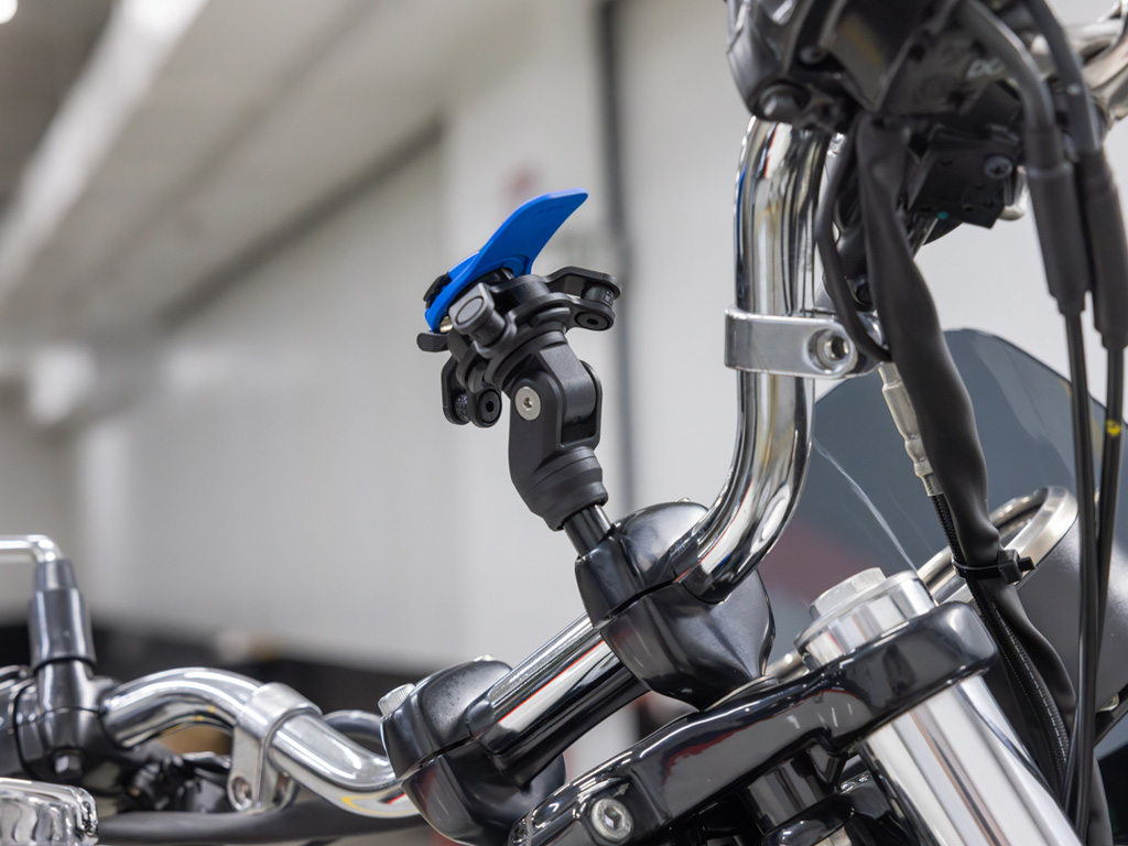 Крепление в траверсу мотоцикла Quad Lock® Motorcycle Handlebar Clamp Mount